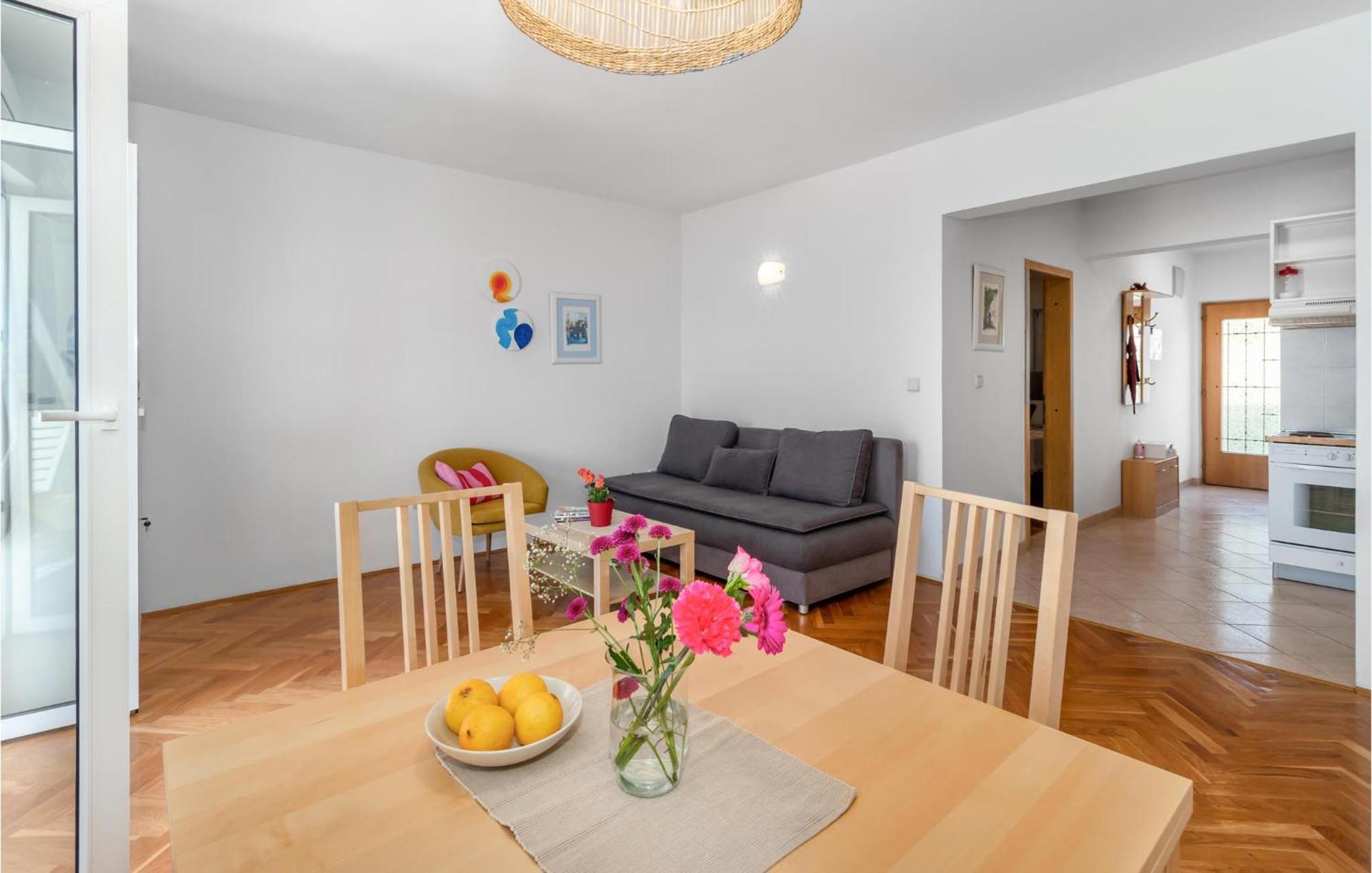 Lovely Apartment In Novi Vinodolski With Wifi 外观 照片